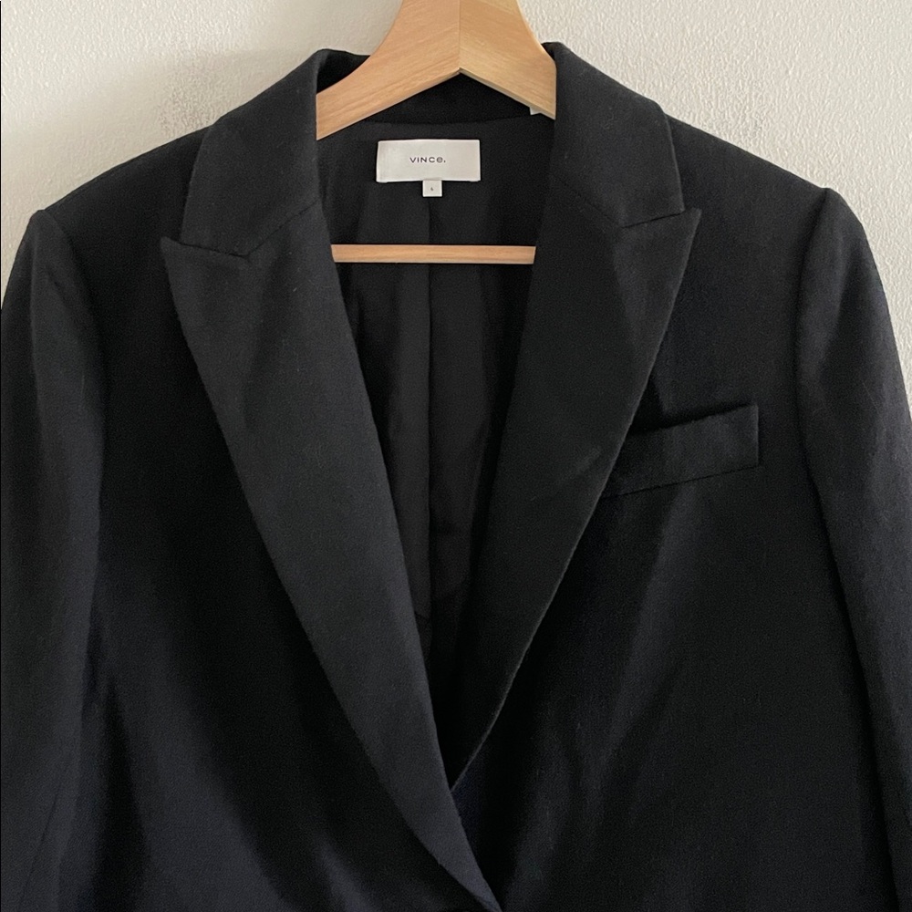 Vince‎ Boyfriend Blazer Women’s Size 6 Italian Wool Blend Black Peak Lapel - Picture 3 of 9